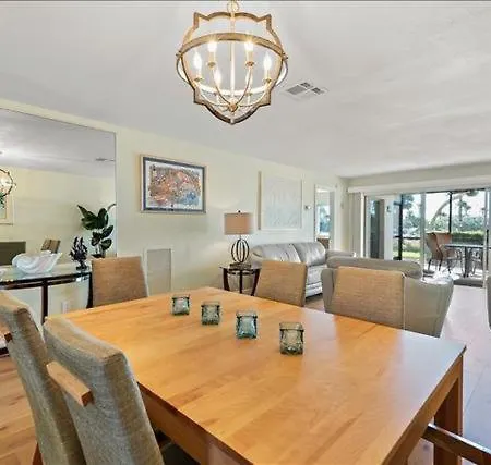 Villa Crescent Royale 1B
